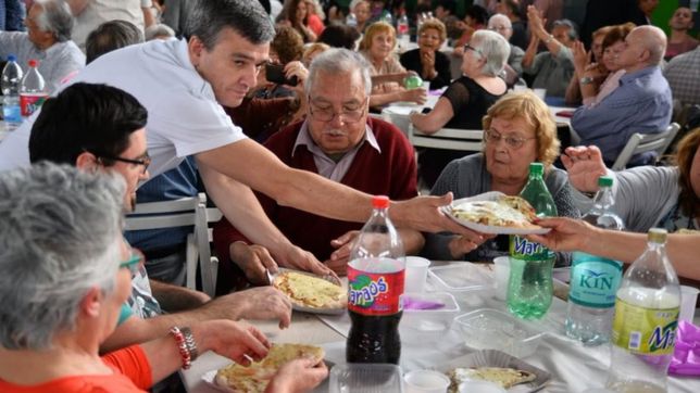 hurlingham: zabaleta agasajo a los jubilados en su dia