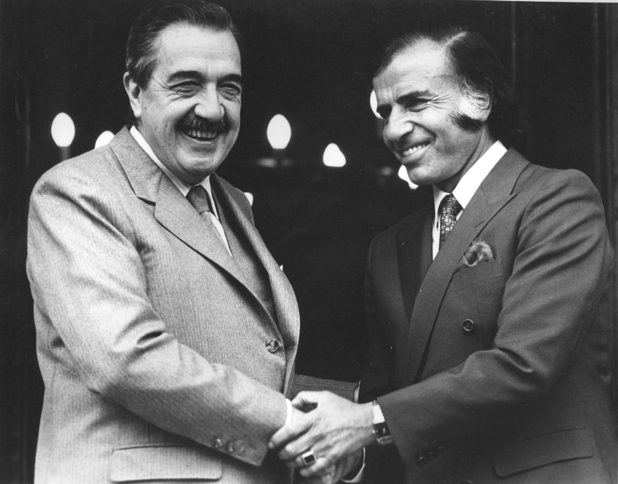 Alfonsín y Menem.jpg