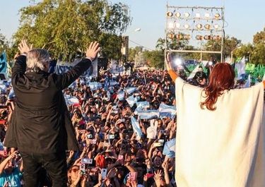 La unidad y los Fernández volvieron a la calle que le habían cedido a Macri