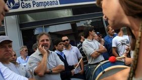 Continúa el paro en Camuzzi
