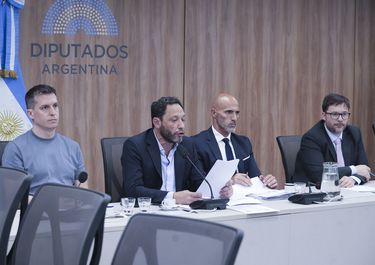 Juan Marino (UP) y Maximiliano Ferraro (Coalición Cívica), durante la presentación del  informe de $Libra que complica a Javier MIlei. 