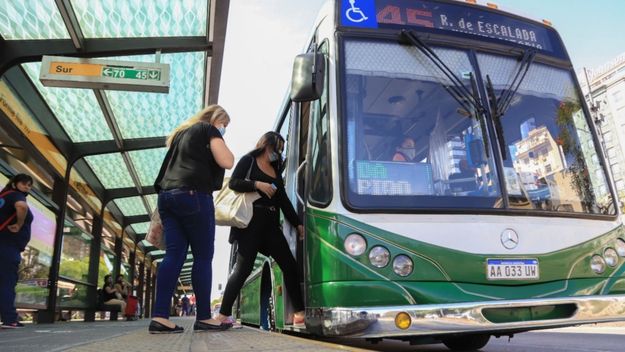 La tijera de Massa empieza a impactar en colectivos y trenes del AMBA