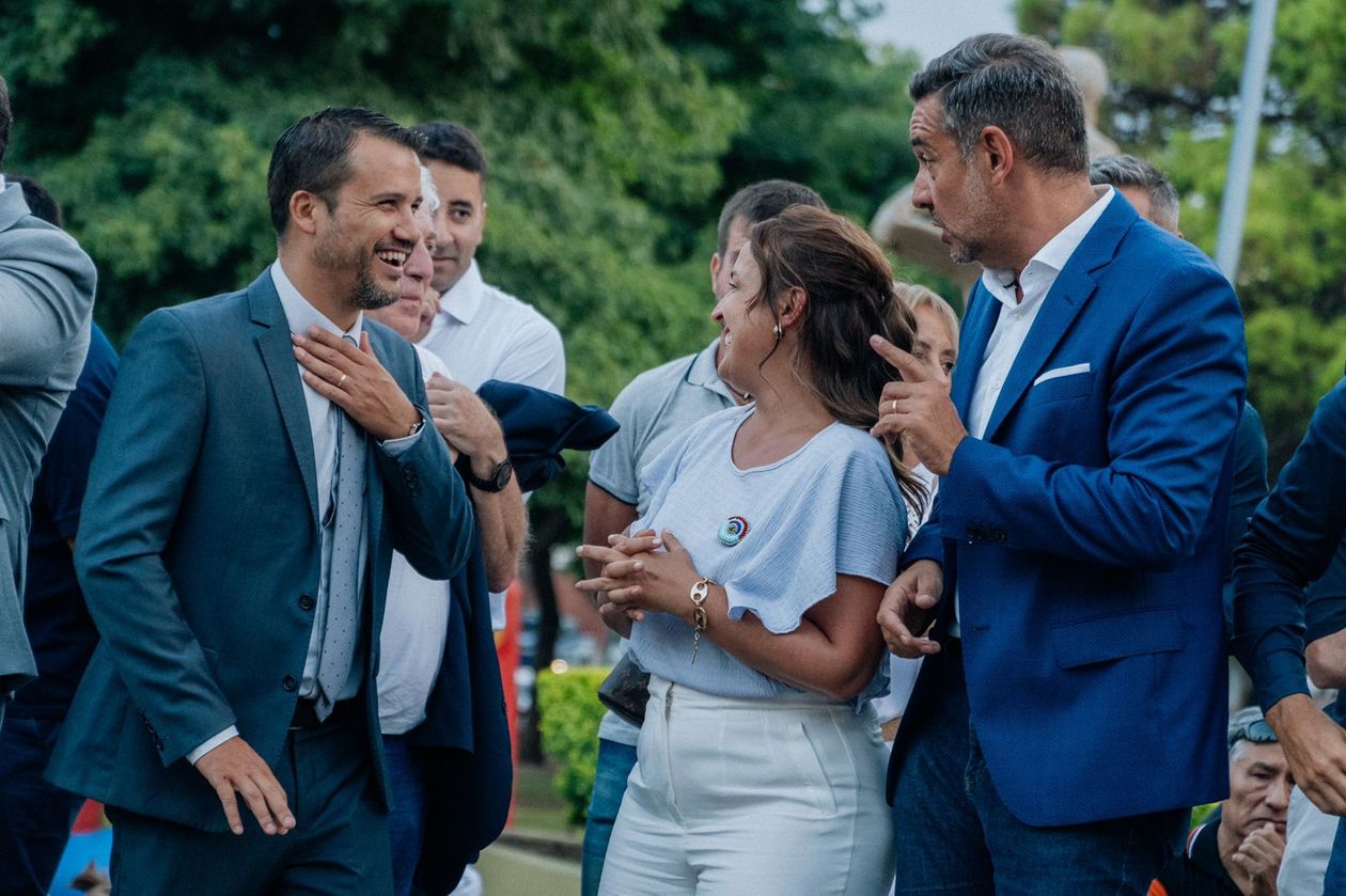 El intendente de Alta Gracia, Marcos Torres, con la vicegobernadora Myrian Prunotto y el legislador Miguel Siciliano. Inicio del Encuentro de Colectividades.