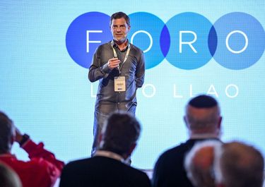 El Círculo Rojo escucha a un participante del Foro que cierra Javier Milei El Círculo Rojo escucha a un participante del Foro que cierra Javier Milei