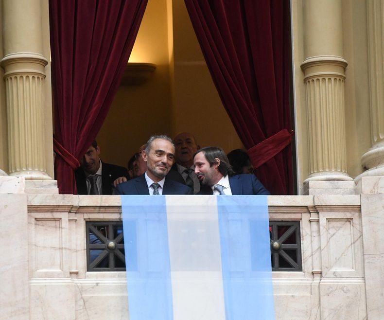 Lule Menem y Santiago Viola, responden a Karina Milei. 