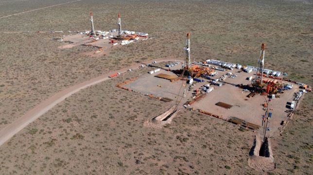 el golpe a vaca muerta, dano colateral de una guerra entre gigantes petroleros