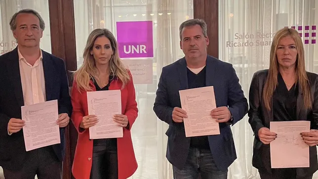 Con Mayoraz y Diez a la cabeza, los libertarios presentaron nota contra la desobligación dispuesta por el rector de la UNR.