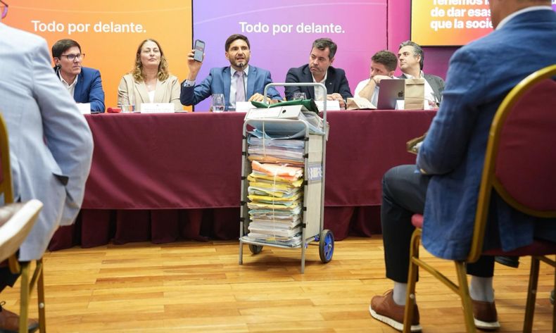 Maximiliano Pullaro juntó a todo Unidos en el último gabinete ampliado de 2025.