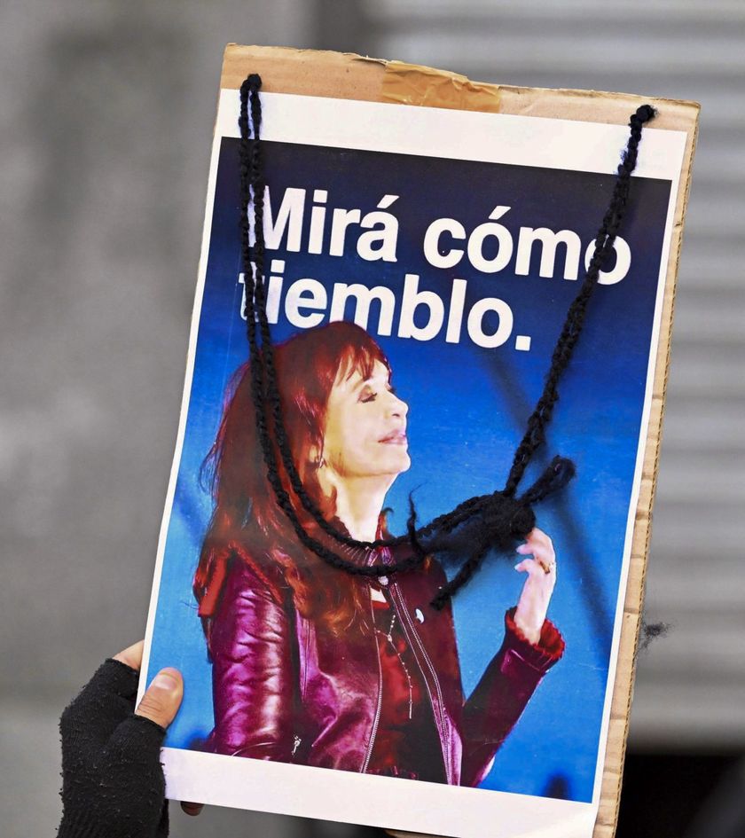 El mensaje de CFK a la Corte, hecho pancarta.