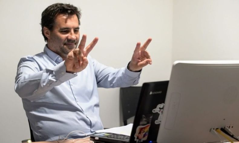 Darío Martínez renunció al PJ de Neuquén y detonó una crisis en Fuerza Patria.