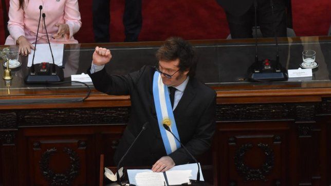 milei, a latigo y motosierra: ¿que dialogo es posible?