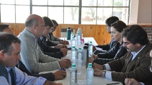 en el campo arremeten contra vidal por suspender la resolucion de agroquimicos