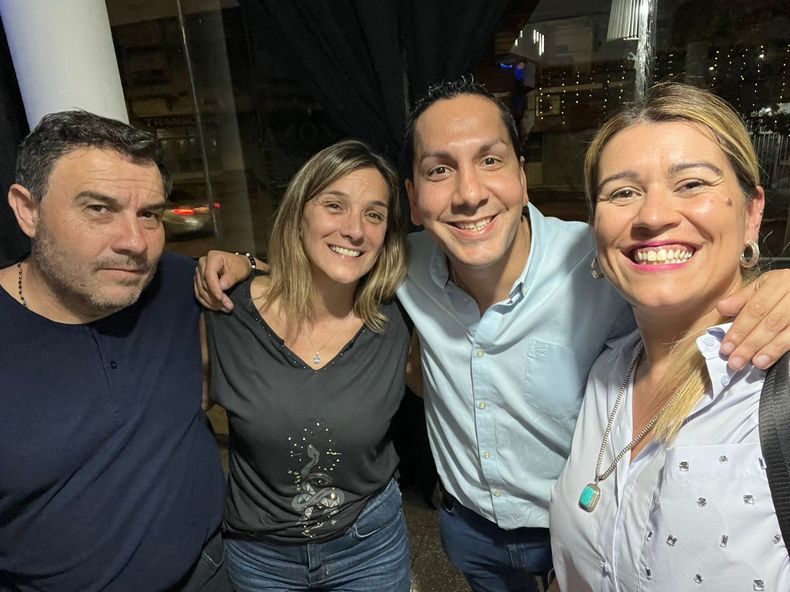 Malena Galmarini junto a los referentes del Frente Renovador en Córdoba
