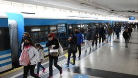 Colectivos y trenes con más subsidios y un ajuste tarifario que asoma