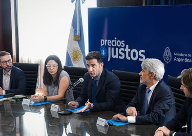 Matías Tombolini dando detalles del programa Precios Justos