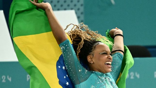 Rebeca Andrade, medallista olímpica por Brasil en París 2024.