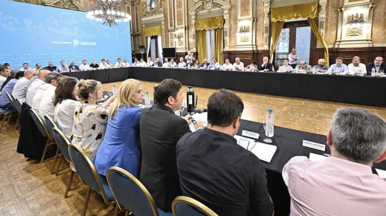 reunión kicillof con intendentes.jpg