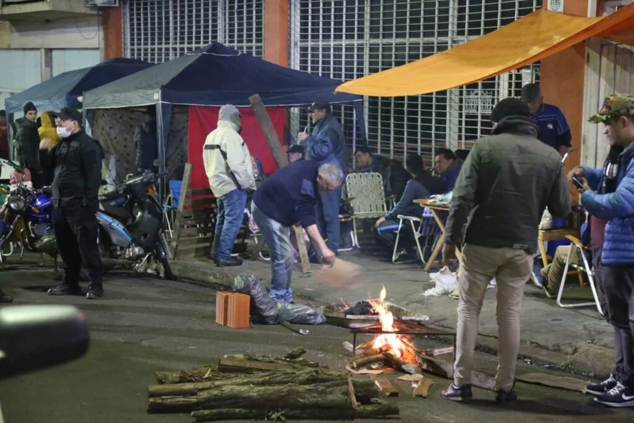 El acampe de la Policía de Misiones en Posadas. Foto: SomosTélam