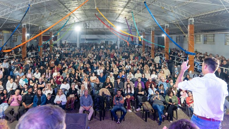 M&aacute;s de 1.200 vecinos de Marcos Ju&aacute;rez asistieron al cierre