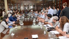 Paritaria estatal trabada: rechazo gremial y aumento por decreto de Kicillof