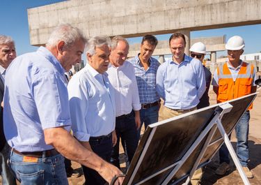 El gobernador Martín Llaryora encabeza junto con intendentes y funcionarios la recorrida por la obra de la circunvalación.&nbsp;