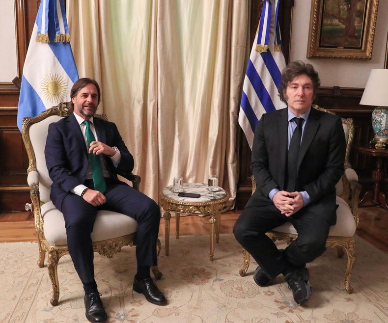Javier Milei en la Casa Rosada con su par de Uruguay, Luis Lacalle Pou.