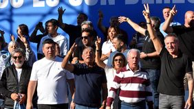 La mesa de conducción de la CGT en la marcha por el Día del Trabajador