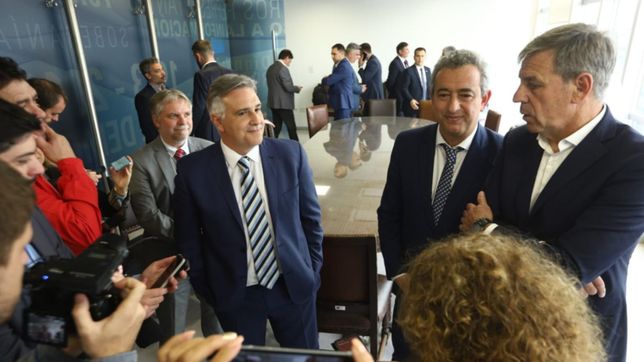 el tandem javkin-jaton-llaryora fue al congreso por subsidios al transporte