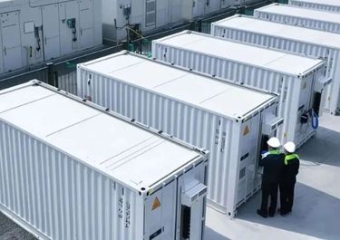Energía licita megabaterías para el interior del país