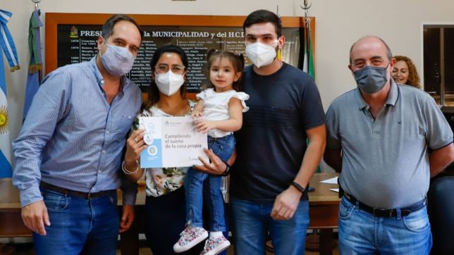 el gobierno entrego viviendas procrear ii y casa propia en ezeiza y rio negro