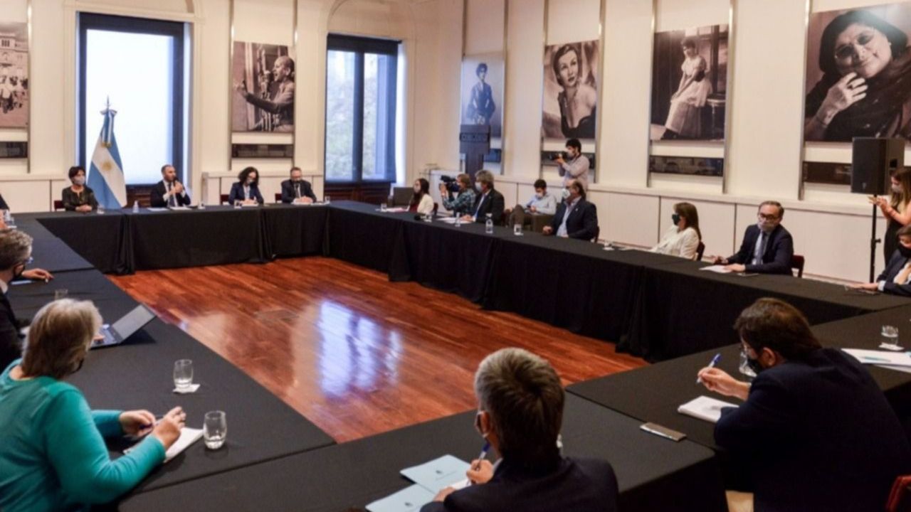 El Círculo Rojo pide prudencia y planta su hoja de consensos tax free