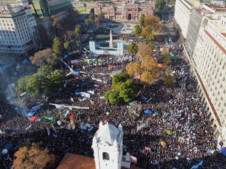 Imagen aérea de la Plaza de Mayo.