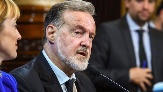 bielsa, la amonestacion de cafiero y el riesgo de volverse en primera ronda