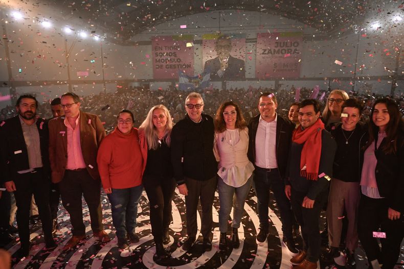 Julio Zamora y los integrantes de la boleta local.&nbsp;