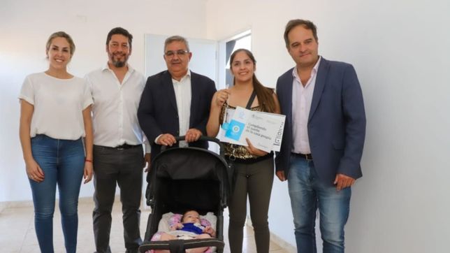 maggiotti y jalil entregaron viviendas en catamarca