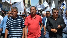 Paro de trenes: Omar Maturano (centro), titular de La Fraternidad&nbsp;