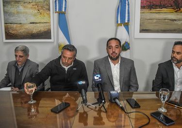 El intendente de la capital de La Pampa, Luciano di Nápoli, durante su anuncio.&nbsp;FOTO: www.radiokermes.com