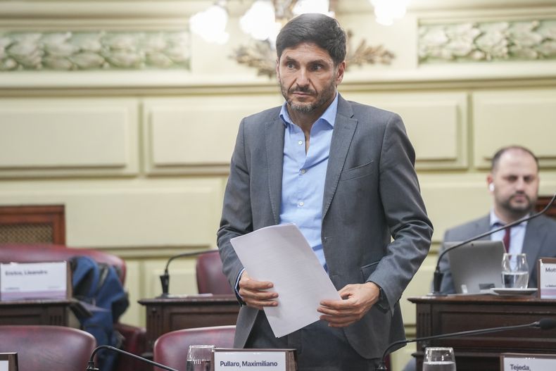 El gobernador Maximiliano Pullaro y una lista de reclamos y demandas ya preparadada para el gobierno de Javier Milei.