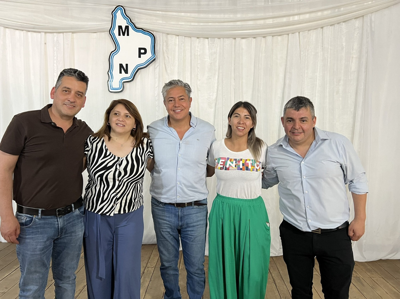 Rolando Figueroa y figuras del Movimiento Popular Neuquino (MPN).