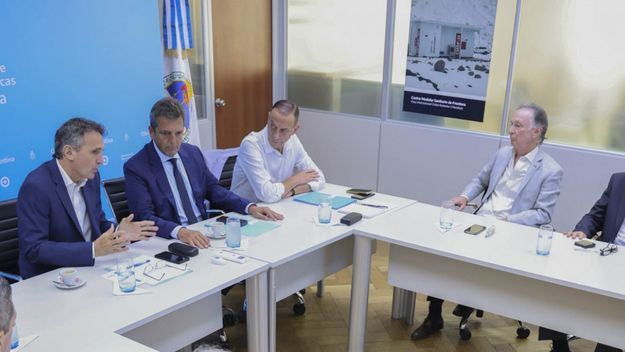 Las constructoras se despegan del Gobierno y dejan a Katopodis en offside