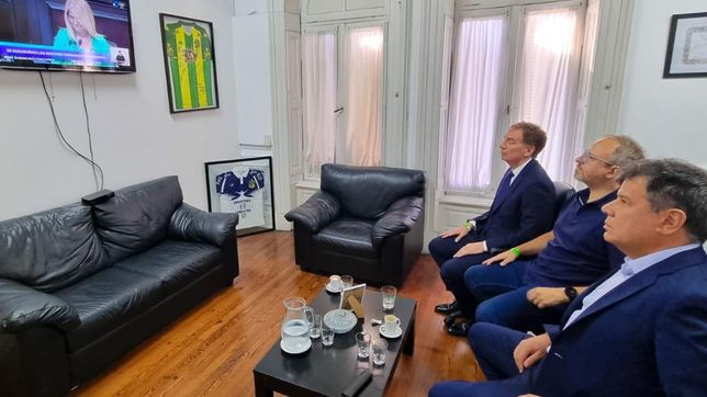 se pico: dirigentes de jxc siguieron el discurso de kicillof desde un despacho