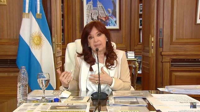 cfk volvio a cargar contra los fiscales y los medios: dejen de mirar netflix