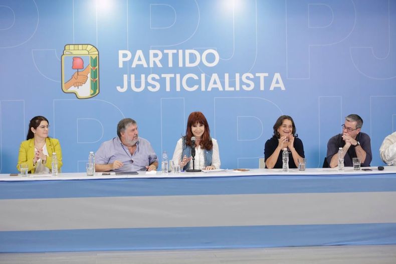 CFK pone en marcha este lunes su plan para el peronismo.
