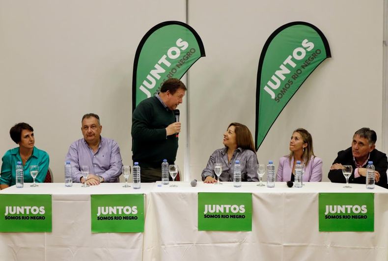 Alberto Weretilneck y Arabela Carreras llevan una particular relación política.