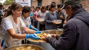 La motosierra de Javier Milei dejó a la Iglesia al frente de la emergencia social en los barrios La motosierra de Javier Milei dejó a la Iglesia al frente de la emergencia social en los barrios