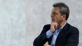 Massa baja la vara y no se baja