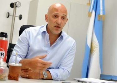 En política, quien tiene problemas para dialogar con todos no existe