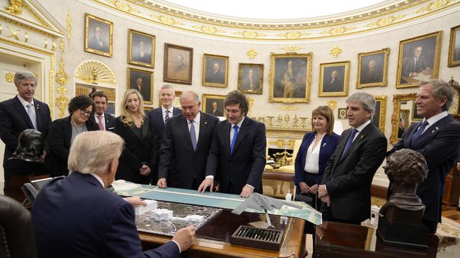 Javier Milei con Donald Trump en el Salón Oval. 