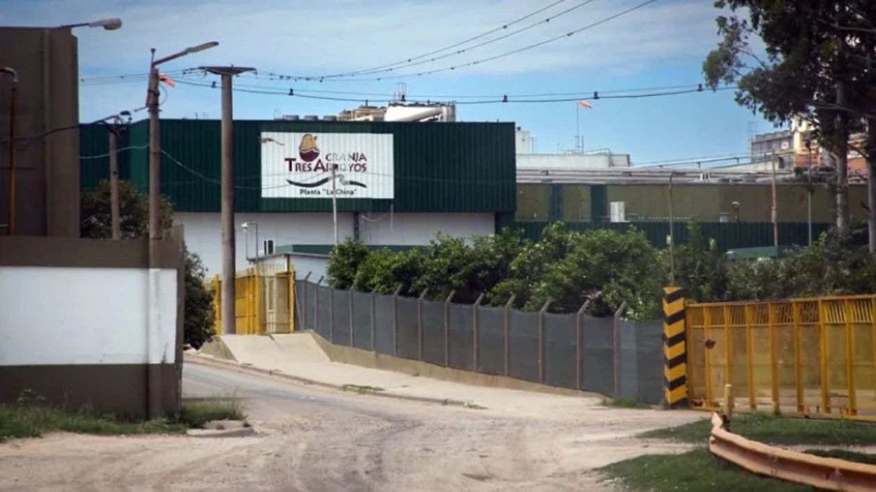 Entre Ríos: a un mes del cierre de Granja Tres Arroyos, los De Grazia no pagan y hay 900 familias en la calle.