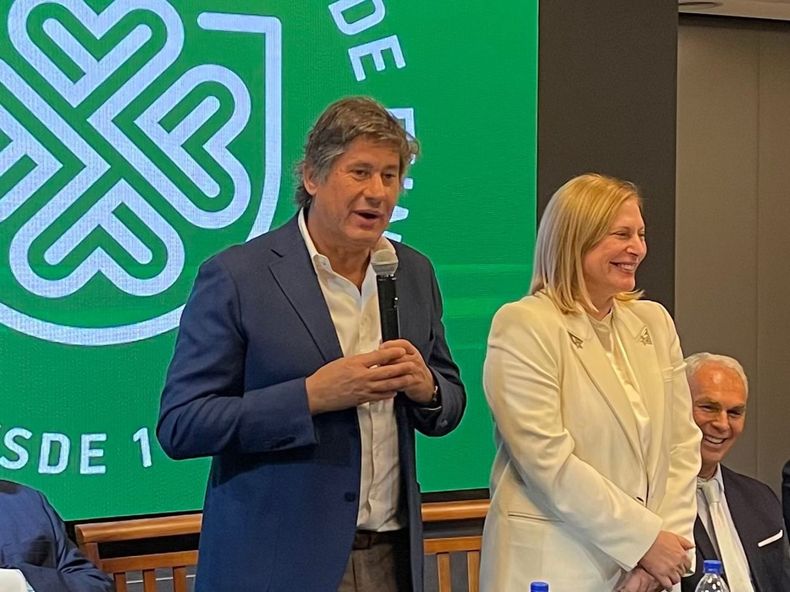 La vicegobernadora y candidata Gisela Scaglia y el intendente de Funes Roly Santacroce, uno de los alfiles de Llaryora en Santa Fe.